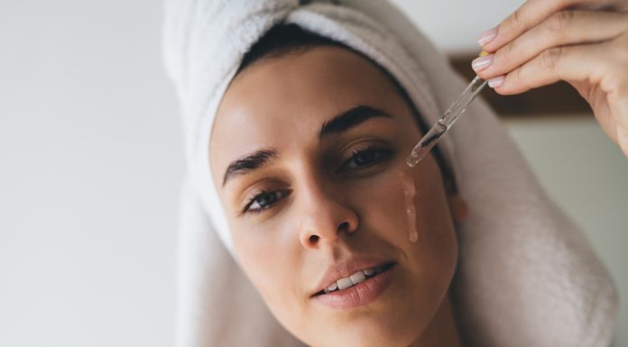 Serum ratunkowe dla skóry trądzikowej. Zawiera siarkę i retinoid