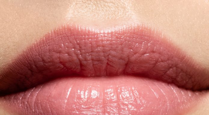 To serum cudnie wypełnia usta i skórę wokół oczu. Jest naszpikowane witaminą E