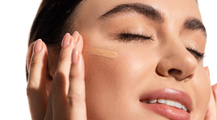 Oto podkład do zadań specjalnych! Zapewnia długotrwały efekt gładkiej, nieskazitelnej cery