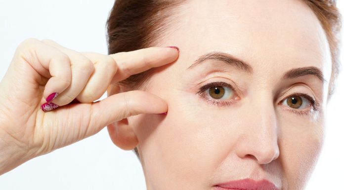 TOP 3 kremy na opadające powieki. Uniesiona i jędrna skóra bez skalpela