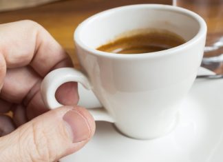 O której godzinie najlepiej pić kawę? Nowe wyniki badań rozstrzygają tę kwestię