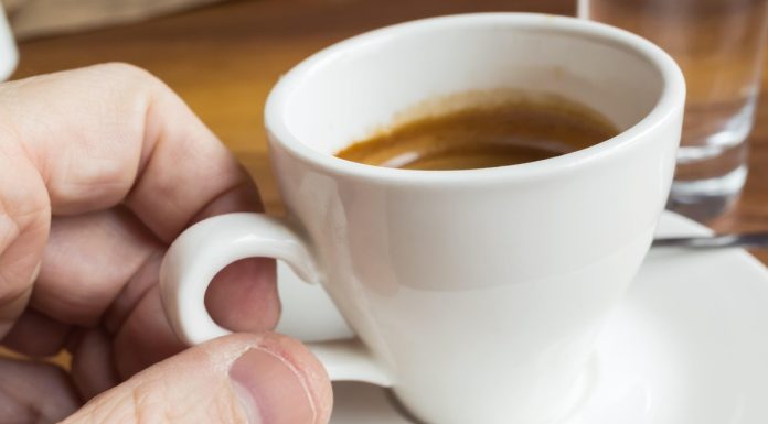 O której godzinie najlepiej pić kawę? Nowe wyniki badań rozstrzygają tę kwestię