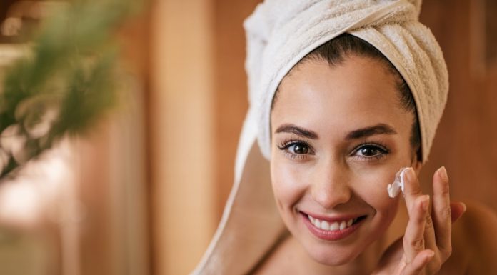 Najlepszy krem ochronny do twarzy – TOP 5 produktów, które wzmocnią barierę hydrolipidową Twojej skóry