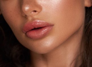 Ten nowy olejek uwielbianej marki naturalnie wypełnia usta