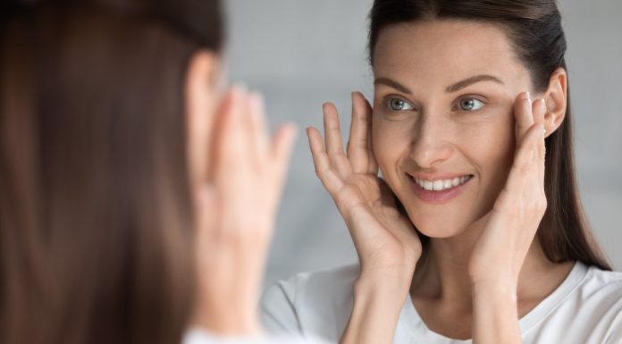 Pięć świetnych tanich kremów dla 40.-latek. Ujędrniają, spłycają zmarszczki, a żaden nie kosztuje więcej niż 35 zł