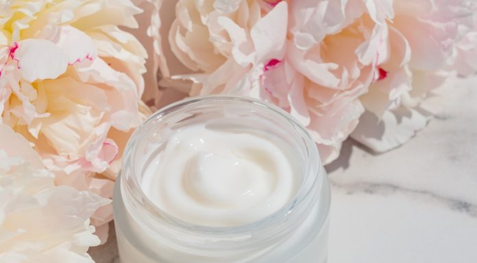 Ten krem wypełniony roślinnym kolagenem odmieni twoją skórę. „Nigdy nie wyglądała lepiej!”