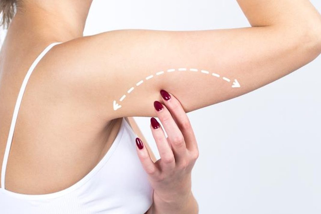 Galaretowata skóra na ramionach? Ten żel zwiększy jej elastyczność już po pierwszym użyciu