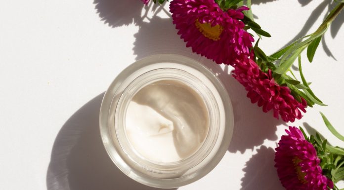 TOP 3 kremy na mocno widoczne zmarszczki mimiczne. Zapomnisz o botoksie!