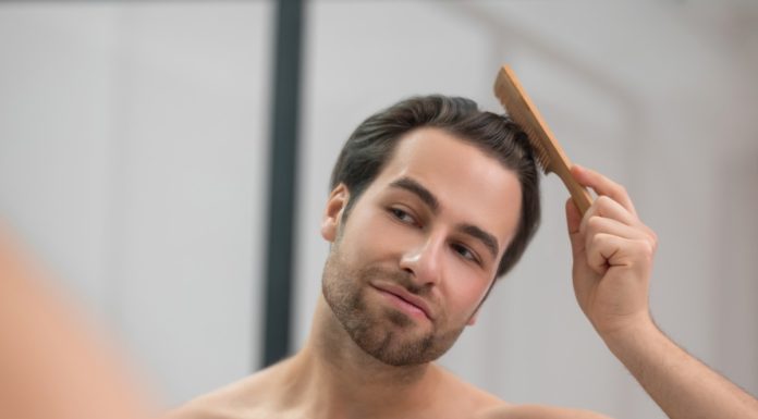 Najlepszy szampon przeciw siwieniu włosów – TOP 5 szamponów na siwe włosy