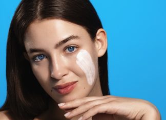 Podobno to najlepsza nawilżająca maska do twarzy. Posłuży jako baza i krem