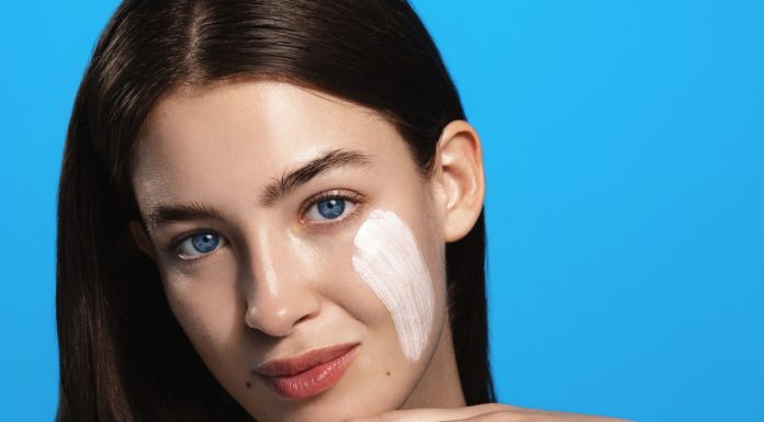 Podobno to najlepsza nawilżająca maska do twarzy. Posłuży jako baza i krem