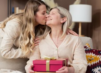 Kawiorowe zestawy kosmetyczne na Dzień Mamy. Niech poczuje się jak bogini!