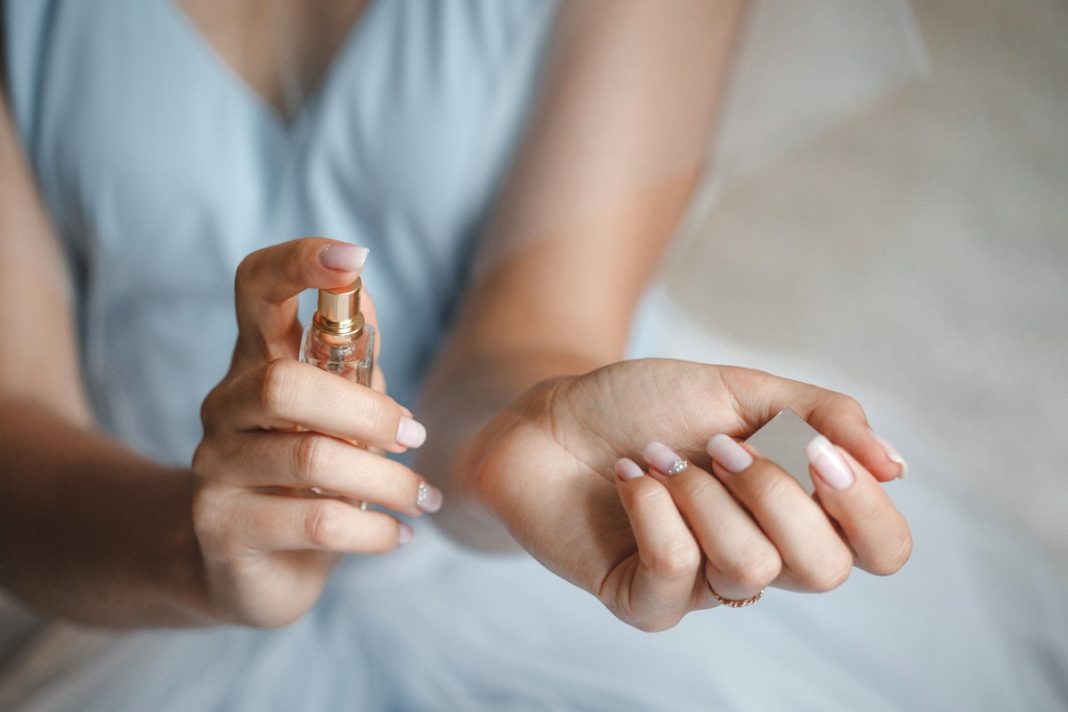 Orzeźwiające perfumy na ciepłe dni. Top 10 zapachów