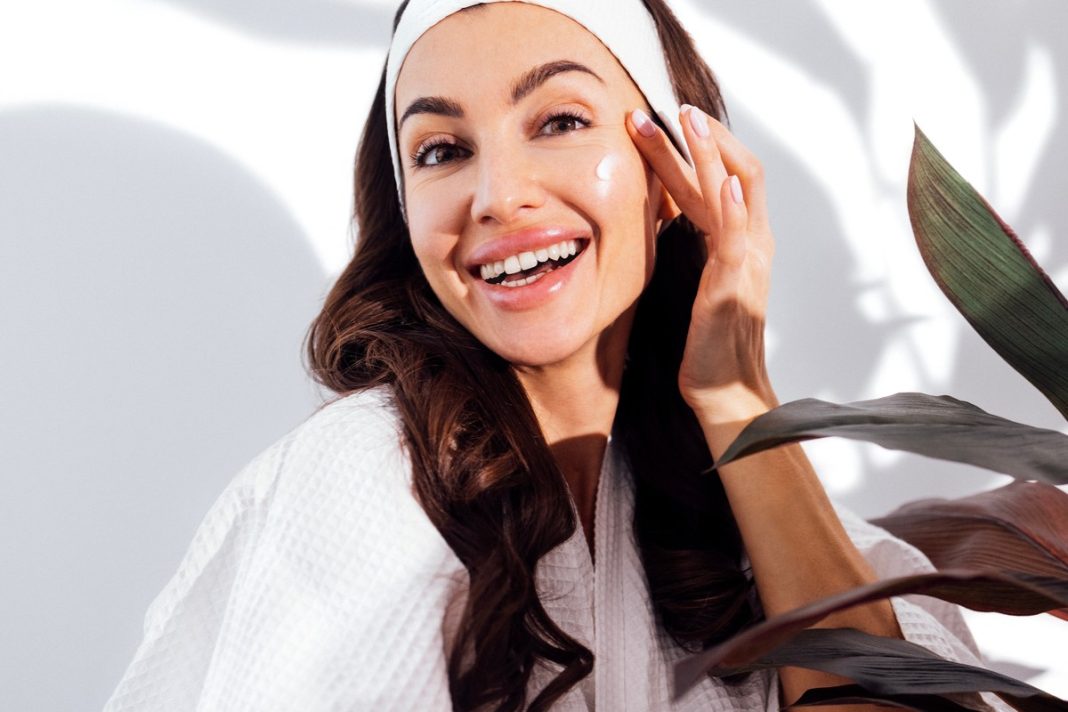 To najtańszy i najlepszy kolagenowy krem. Szybko znika, kobiety kupują po trzy słoiczki