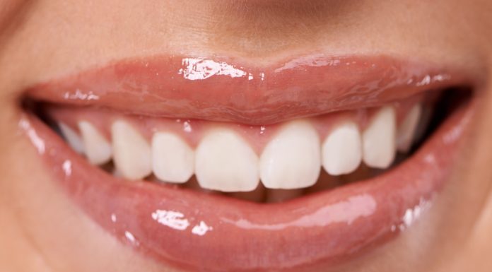 Ten olejek naturalnie powiększa i uwydatnia wargi. Poprawi też kontur ust