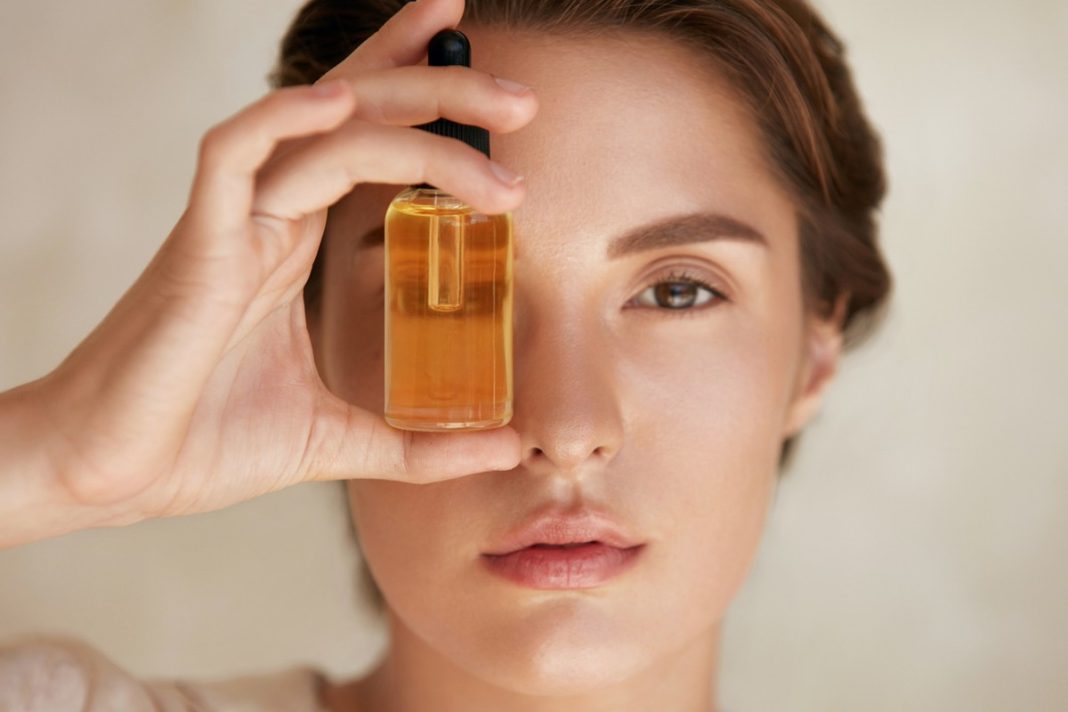 Nocna terapia szokowa odmładza w jedną noc. Zawiera 100 proc. witaminy C