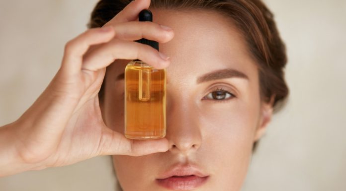 Nocna terapia szokowa odmładza w jedną noc. Zawiera 100 proc. witaminy C
