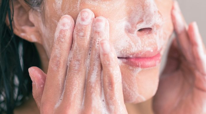 Kosmetyki z mocą mikrodermabrazji. Cztery mikropeelingi korundowe, które zapewnią głębokie złuszczanie