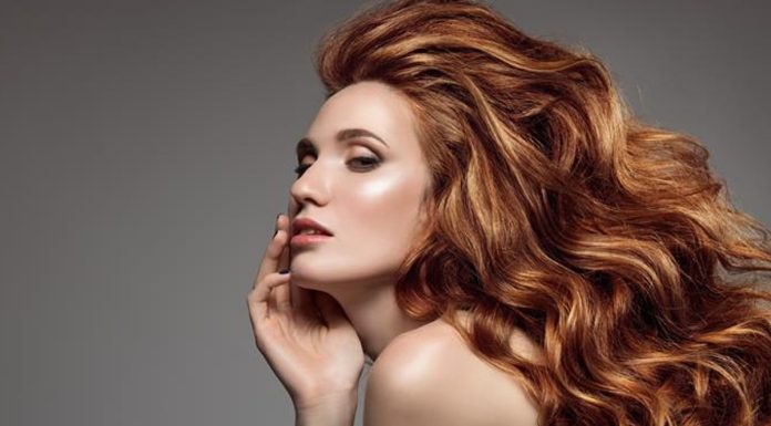 Ten spray zagęszczający włosy z biotyną to jakiś obłęd. Wypełnia i pogrubia pasma. Magik!