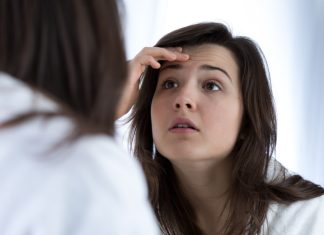 To serum poradzi sobie z kaszką na czole. Cudowne! Delikatnie matuje i nawilża. Pipeta ułatwia aplikację