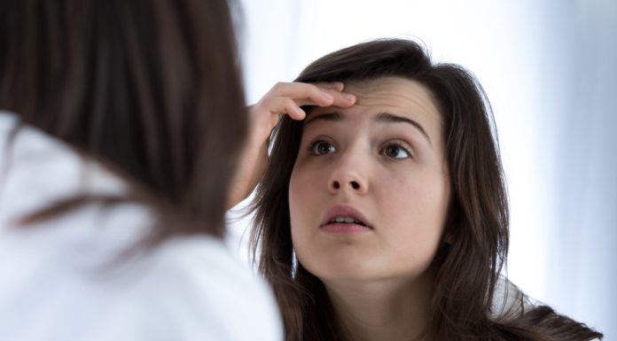 To serum poradzi sobie z kaszką na czole. Cudowne! Delikatnie matuje i nawilża. Pipeta ułatwia aplikację