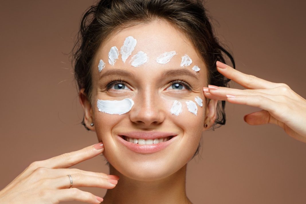 Ten szwajcarski krem ze środkiem wypełniającym zregeneruje bardzo zniszczoną skórę