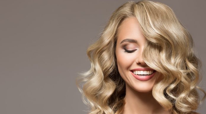 Ten lekki szampon ryżowy w piance przedłuża świeżość włosów o dwa dni