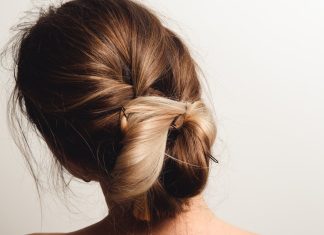 Trzy produkty do włosów z końską dawką biotyny. Pożegnasz zakola i przerzedzenia