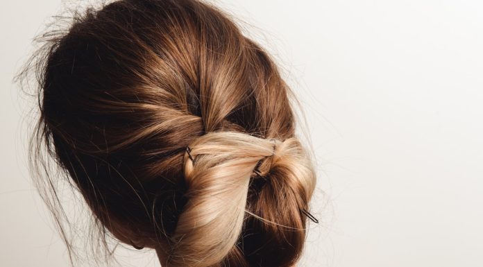 Trzy produkty do włosów z końską dawką biotyny. Pożegnasz zakola i przerzedzenia