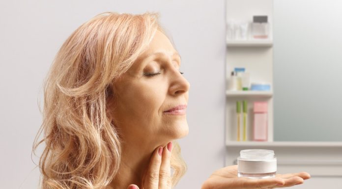 TOP 3 kremy na wiotką indyczą szyję. „Znowu zaczęłam nosić korale!”