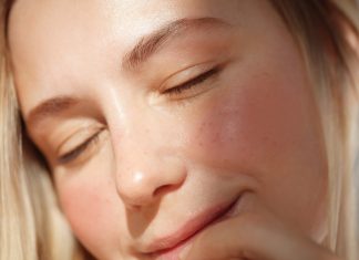 Jak dopasować pielęgnację do cyklu menstruacyjnego? Skóra nam za to podziękuje