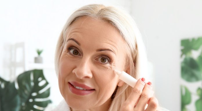 Trzy odmładzające kremy pod oczy z kolagenem. Spektakularnie liftingują i wygładzają zmarszczki