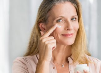 Krem pod oczy z technologią nici zawiera kolagen w trzech formach