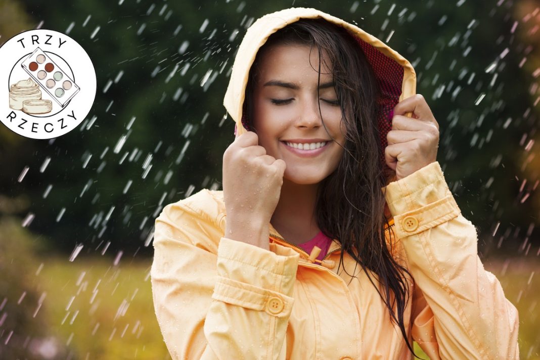 Dlaczego makijaż się warzy, gdy jest duszno i wilgotno? Wyjaśniamy, jak tego uniknąć