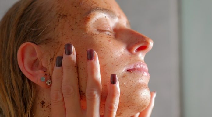 To masełko mistrzowsko usuwa makijaż. Mała ilość i nawet tusz wodoodporny znika. Nie potrzebuję nic więcej