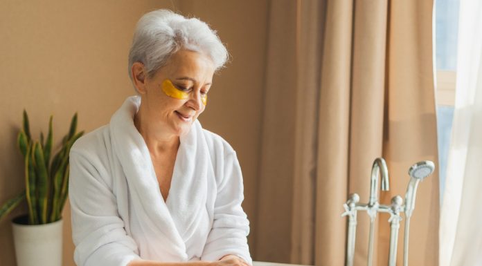 Cztery zestawy prezentowe na Dzień Mamy. Eleganckie kosmetyki do pielęgnacji ciała