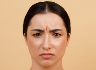 Lwia zmarszczka przy mrużeniu oczu? Ten filler szybko ją wypełni