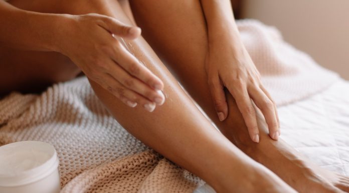 Top pięć kosmetyków brązujących, które dają naturalny efekt. Pianka to hit!