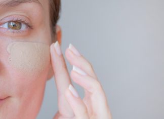 Cztery świetne kremy BB do cery suchej. Upiększają skórę i długotrwale nawilżają