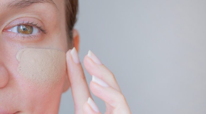 Cztery świetne kremy BB do cery suchej. Upiększają skórę i długotrwale nawilżają