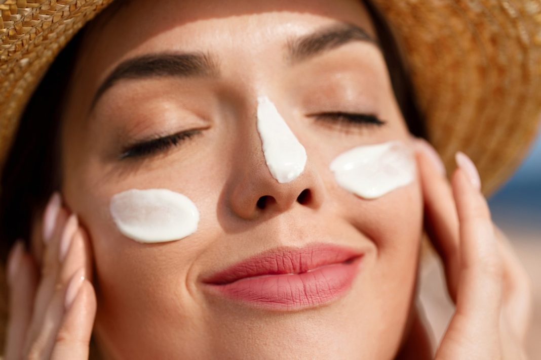 To najgorszy trend kosmetyczny. Nieświadomie możesz zrobić sobie krzywdę