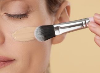 Ten podkład z korektorem optycznym to hit! Wygląda jak druga skóra, nie wchodzi w zmarszczki