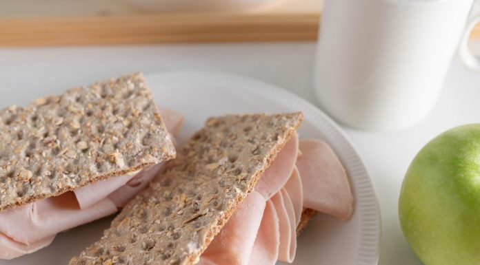 Po czym poznać, że jesz za mało białka? Objawy są nieoczywiste