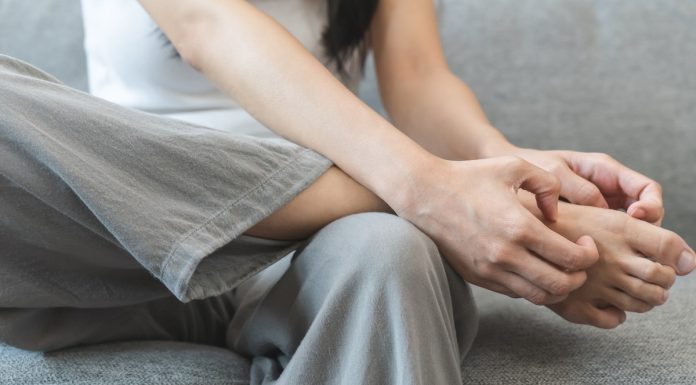 Najlepszy sposób na obolałe stopy. Warto o nim pamiętać codziennie