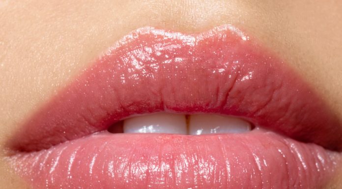 Ten olejek wypełniający usta to jakiś obłęd! Modeluje kontur, dodaje objętości