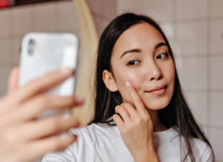 Lekki, witaminowy BB z SPF30. Mocne krycie i aksamitne wykończenie.