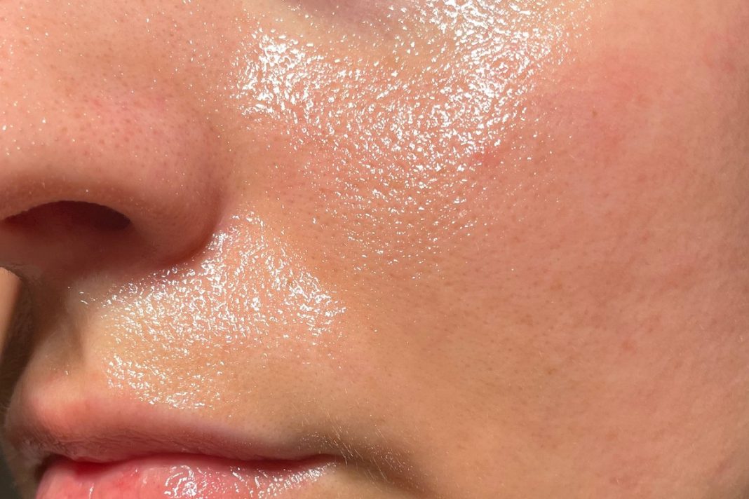 Nawet w upał zapomnisz o świeceniu. Ta lekka emulsja utrzyma mat