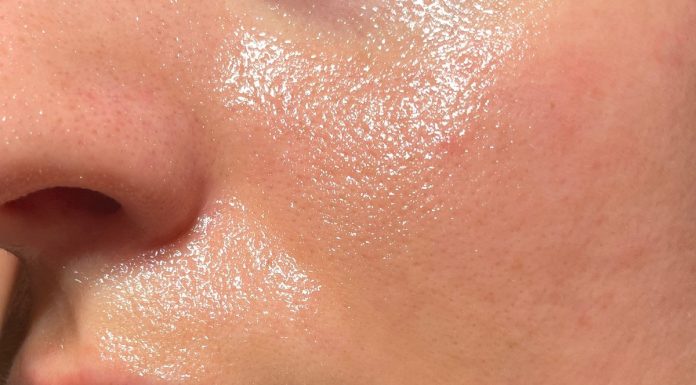 Nawet w upał zapomnisz o świeceniu. Ta lekka emulsja utrzyma mat