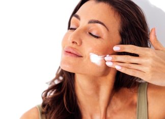 Ten tani kolagenowy krem w dużej butli to jakiś obłęd. „Odstawiłam wszystkie inne”