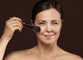 Świetnie kryje, napina skórę jak botoks. Ten podkład z jadem węża to jakiś obłęd